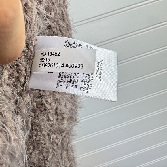 Express Women’s Mock Neck Knit Sweater Cropped Fuzzy Sz M Pullover - Picture 8 of 15